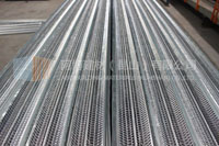 Metal rib forming lath